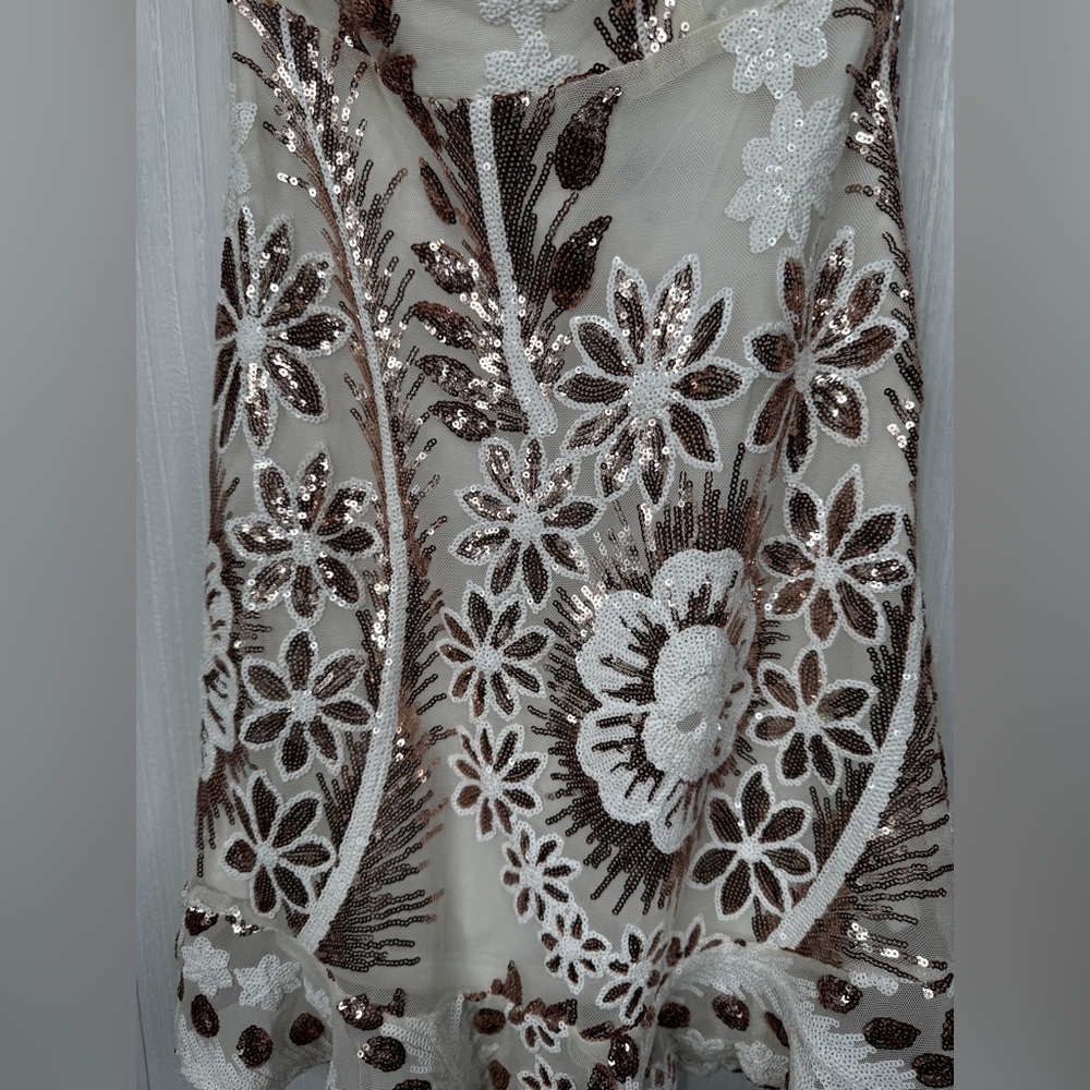 Selfie Leslie White & Gold Floral Sequin Mini Dress - Picture 5 of 10